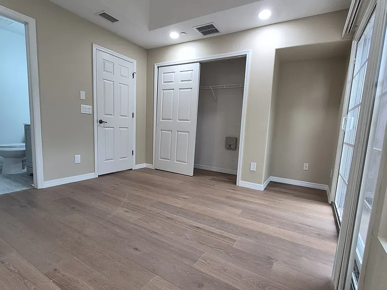 8666 Majestic Elm Ct — Photo 14