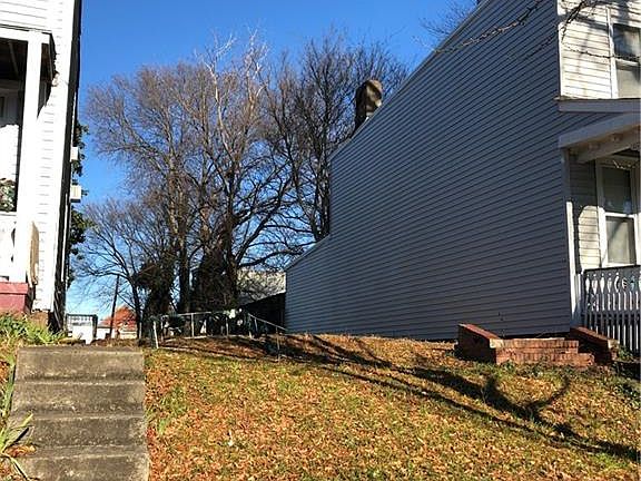 3rd image of 1414 W Clay St