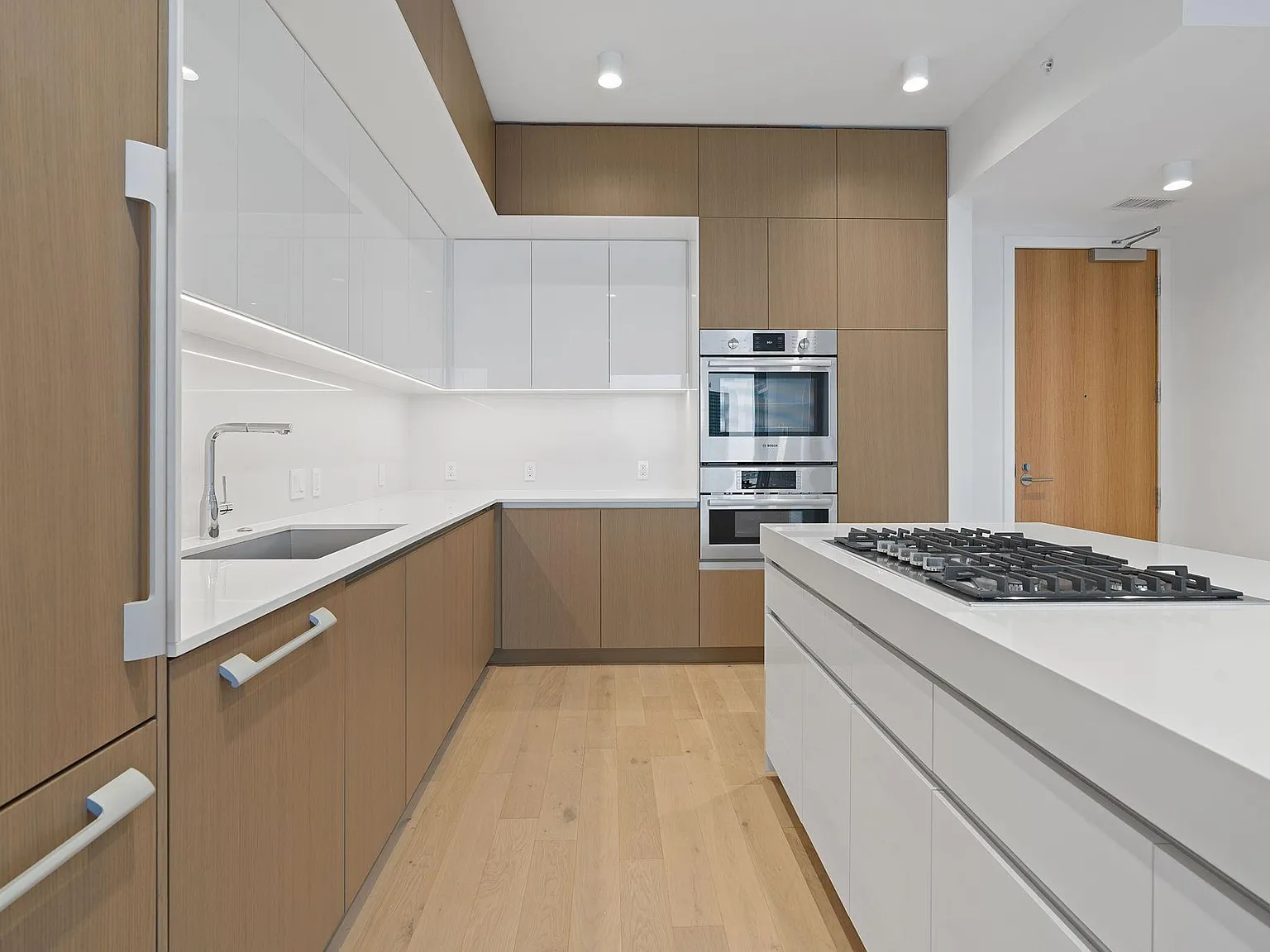 1 bed, 1.0 bath, 910 sqft, $3,500 — Photo 2