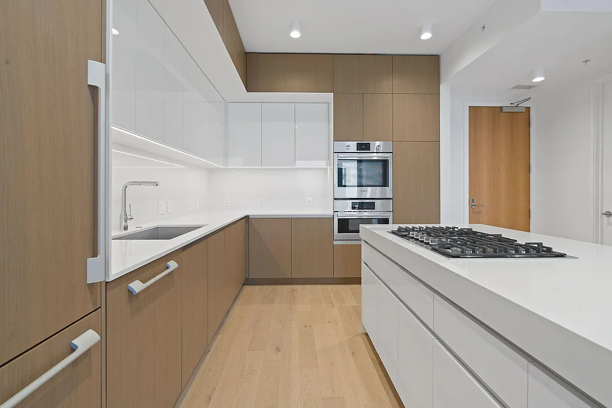 Building Photo - 313 W 17th St #1203