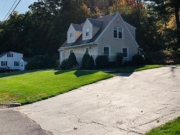 3rd image of 14 Elmwood Dr