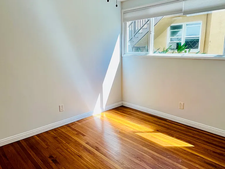 235 Bonair St — Photo 3