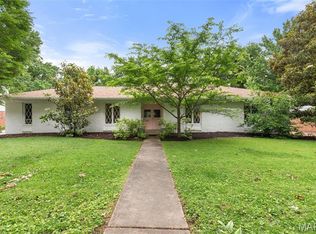 807 Havenwood Ct, Saint Louis, MO 63122