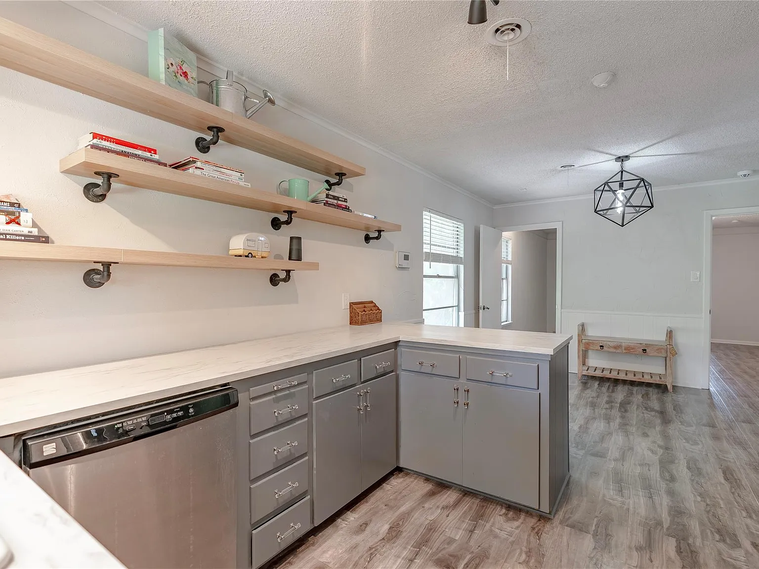 2 bed, 1017 sqft, $1,600 — Photo 3