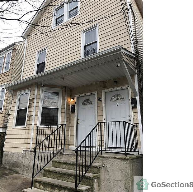 1st image of 92 Laurel Ave Floor 1