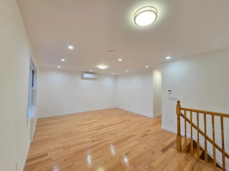 12 Grimsby St #2A — Photo 7