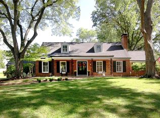 10131 Ingleside Dr, Saint Louis, MO