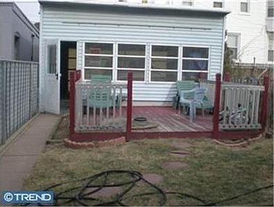 2nd image of 211 W Green St