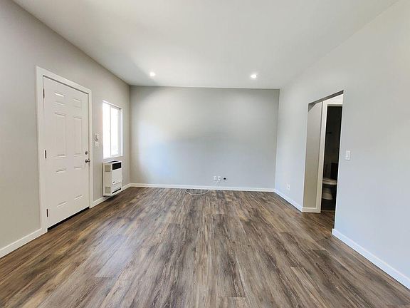 3rd image of 1519 W 12th Pl #2