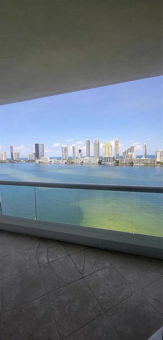 3 bed, 2800 sqft, $8,950 — Photo 3
