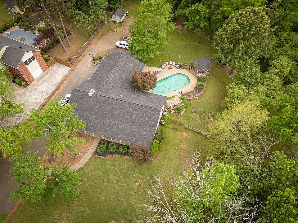 1st image of 209 River Oaks Ln