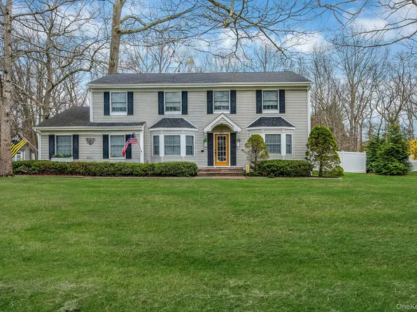 41 Northumberland Drive, Shoreham, NY 11786