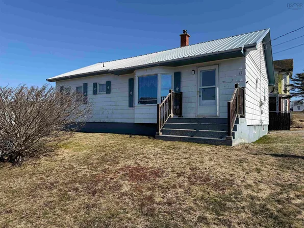 11 Saunders St, Clarks Harbour, NS B0W 1P0