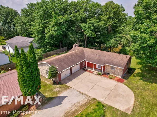 1682 Caro Lake Dr, Caro, MI 48723