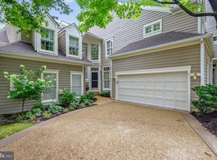 11426 Hollow Timber Ct, Reston, VA 20194