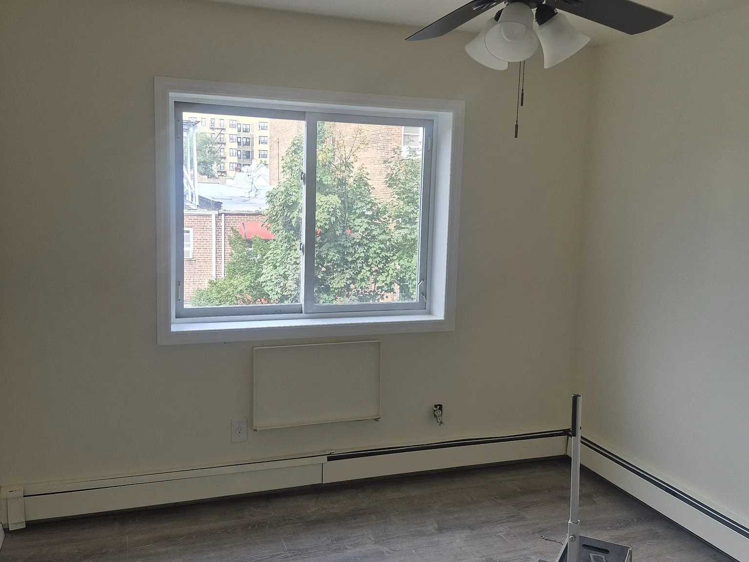 3 bed, 1300 sqft, $3,000 — Photo 4