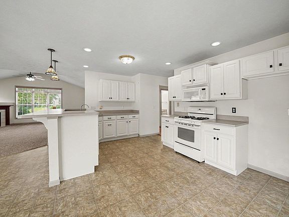 5th image of 6433 Armstrong Dr