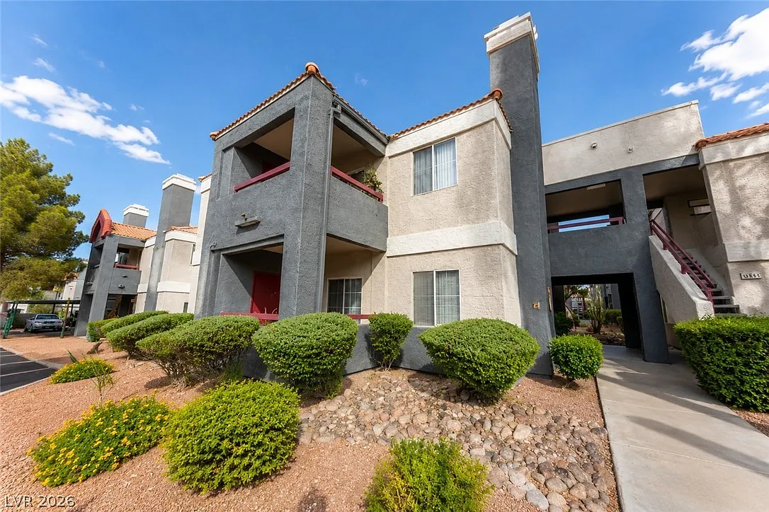 1 bed, 1.0 bath, 730 sqft, $1,350 — Photo 1