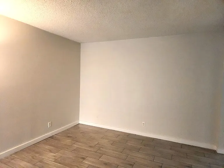5112 N 28th Dr #3 — Photo 10