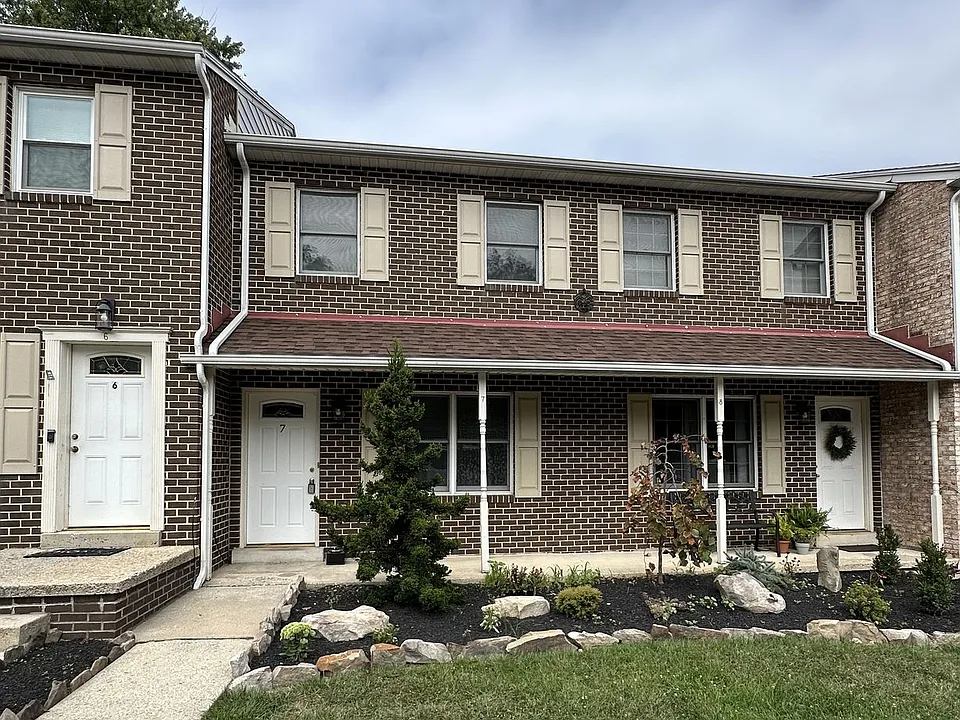 1285 Colonial Rd