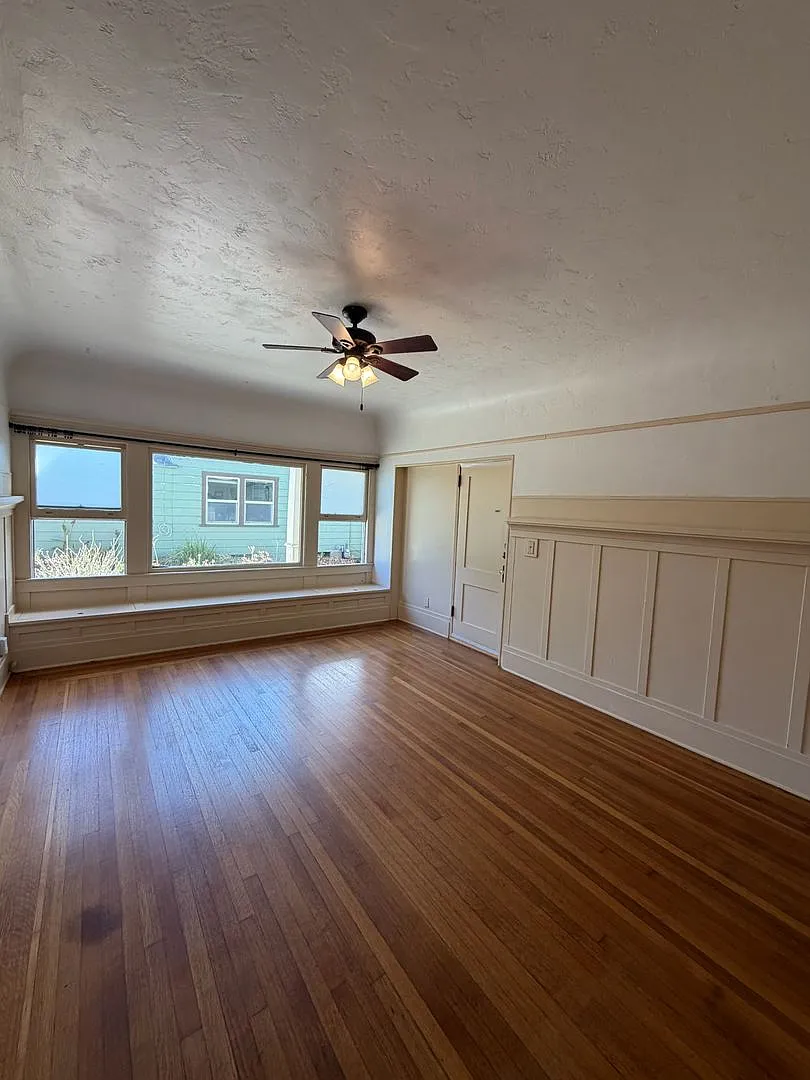 3209 Grim Ave — Photo 3