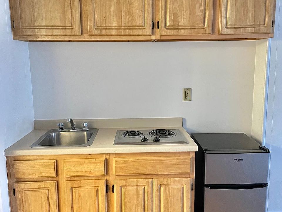 2nd image of 272 Newbury St #13R