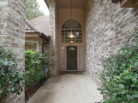 2nd image of 15610 Thornbrook Dr