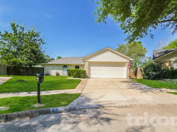 2706 King James Ct, Webster, TX 77598