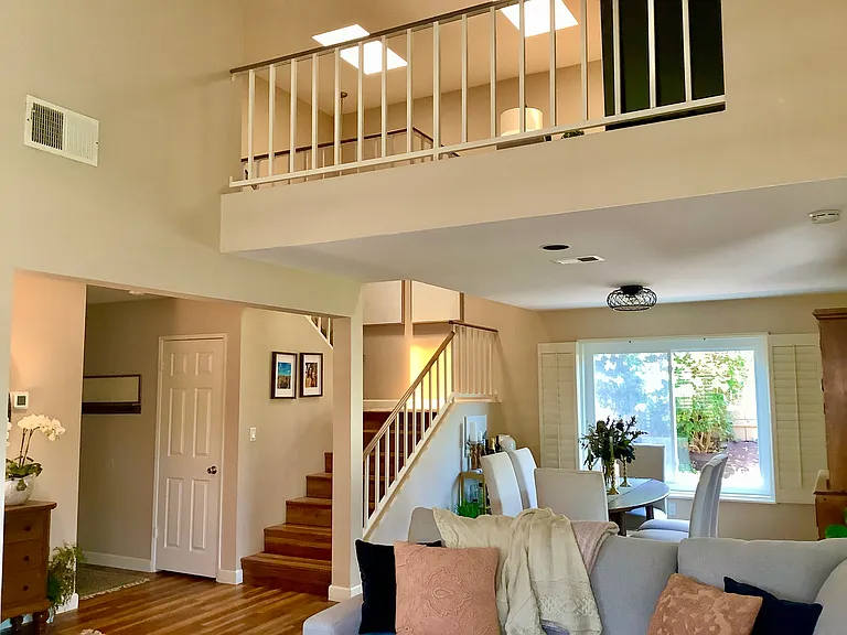 1940 Rosewood St — Photo 15