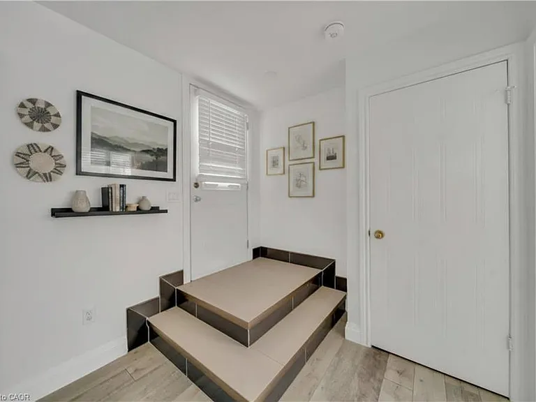 347 Keewatin Ave #LOWER — Photo 1
