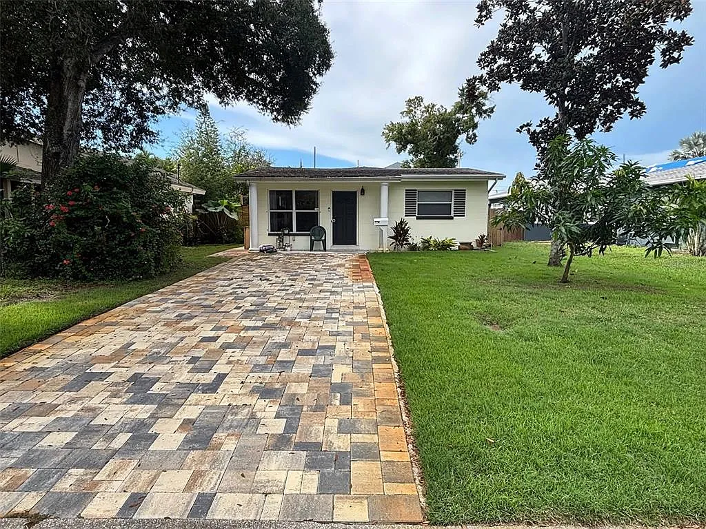 3 bed, 2.0 bath, 1032 sqft, $3,000 — Photo 1
