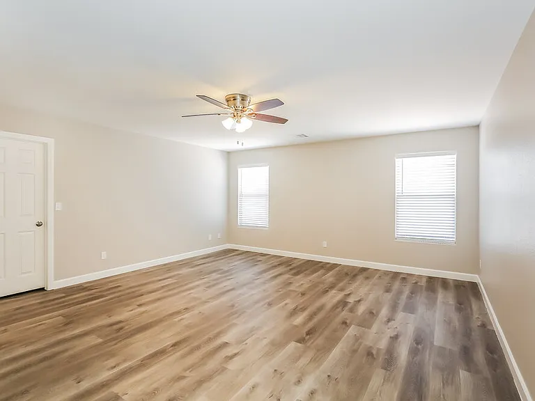 326 Hopedale Ave — Photo 10