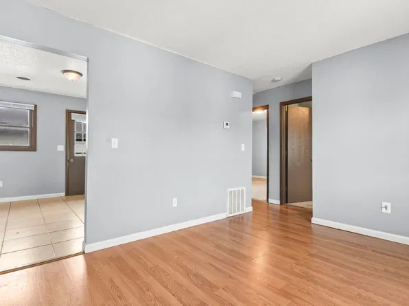 Clean two bedroom apartment, 2844 Stanton St #2A, Springfield, IL 62703