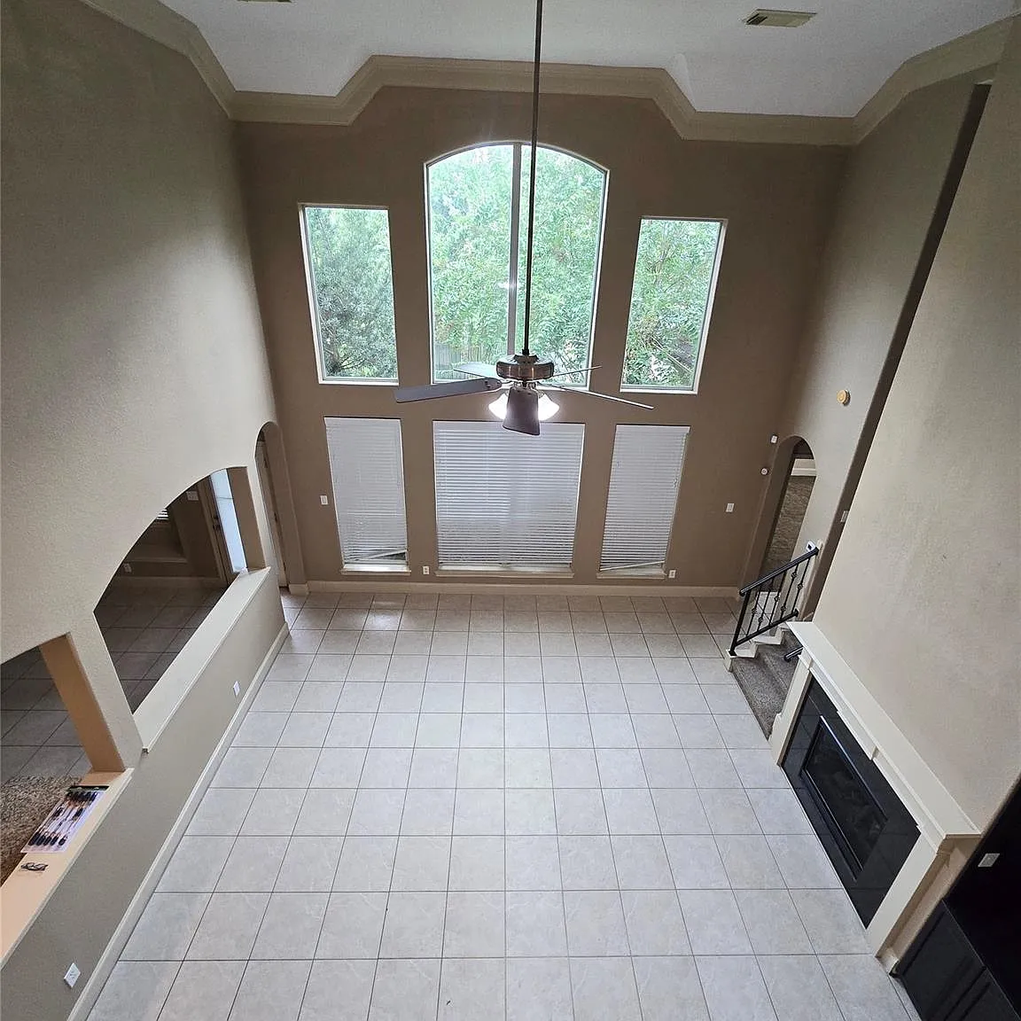 5 bed, 3.5 bath, 3550 sqft, $3,650 — Photo 3
