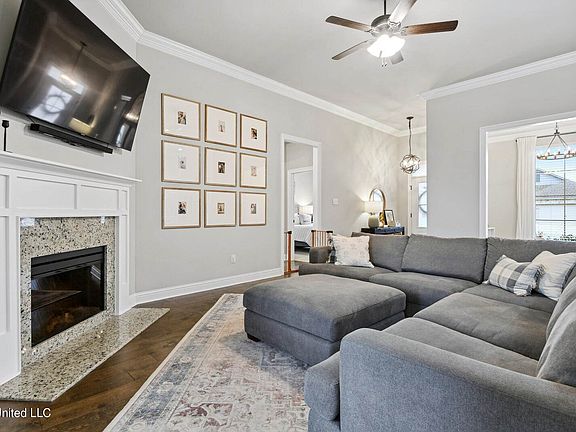 5th image of 3749 Victor Ln