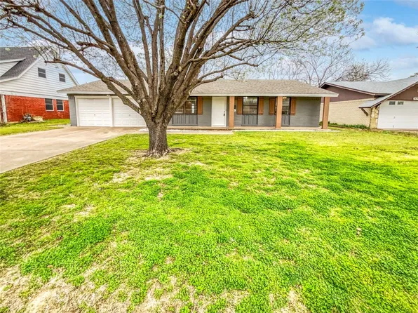 5400 Roberta Dr, North Richland Hills, TX 76180