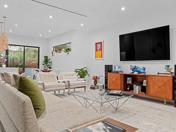 3rd image of 3253 Percival Ave