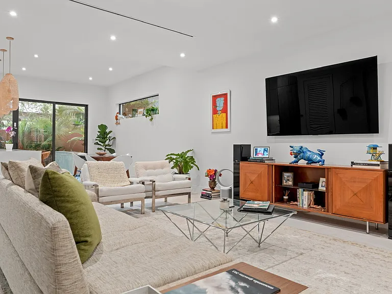 3253 Percival Ave — Photo 3