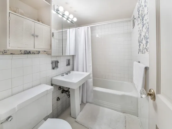 345 East 56th Street image 6 of 10