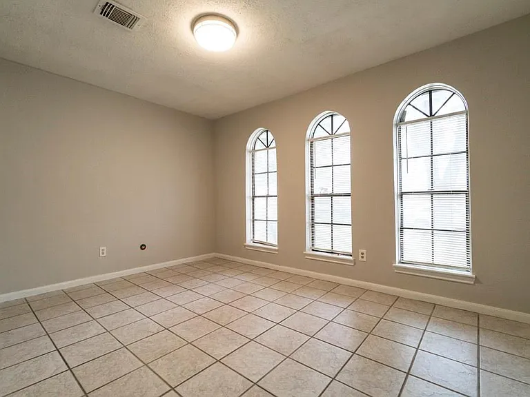 18746 Wood Glen Ln — Photo 4