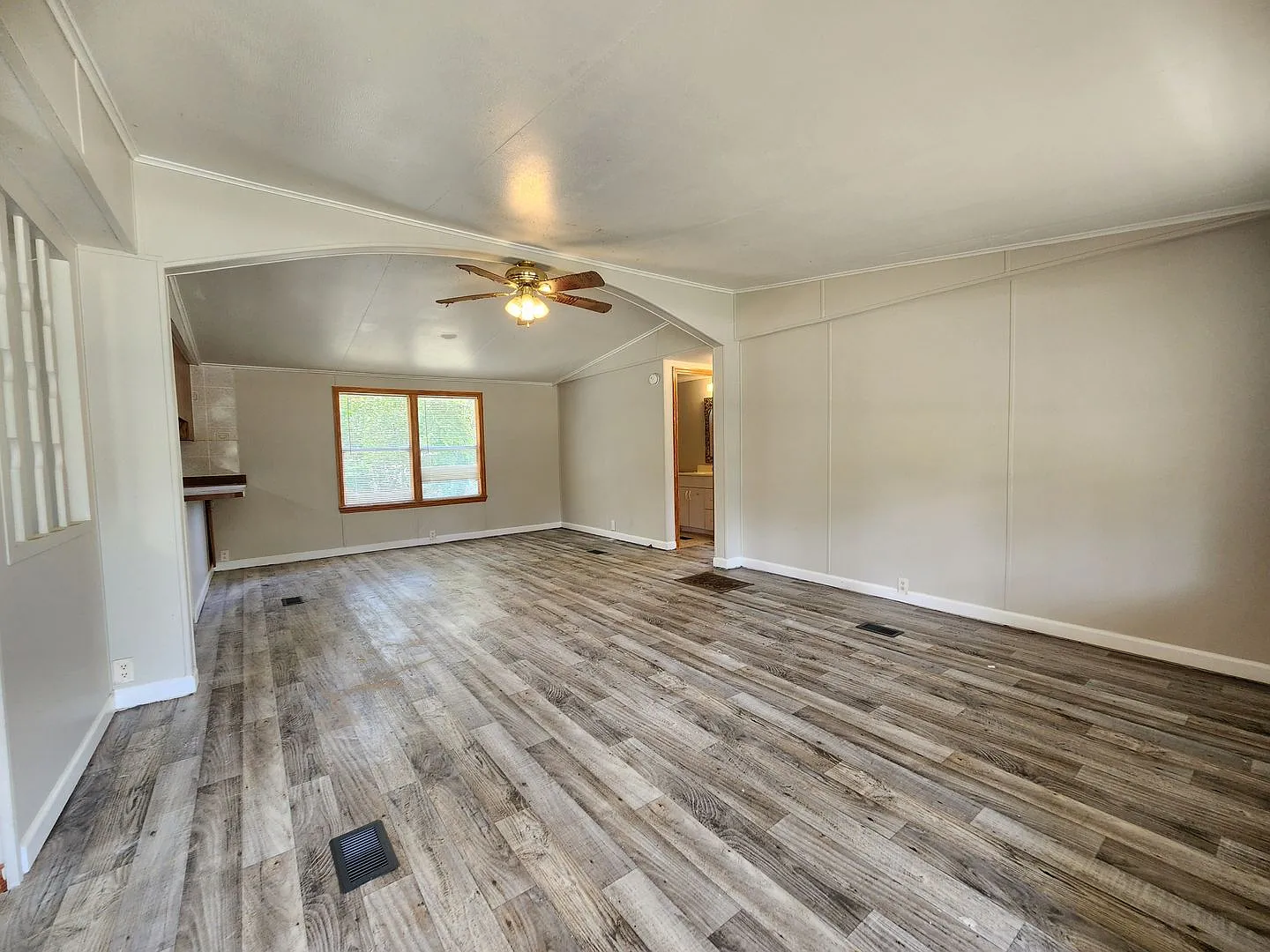 3 bed, 2 bath on 1/3 Acre of FENCED land. — Photo 2