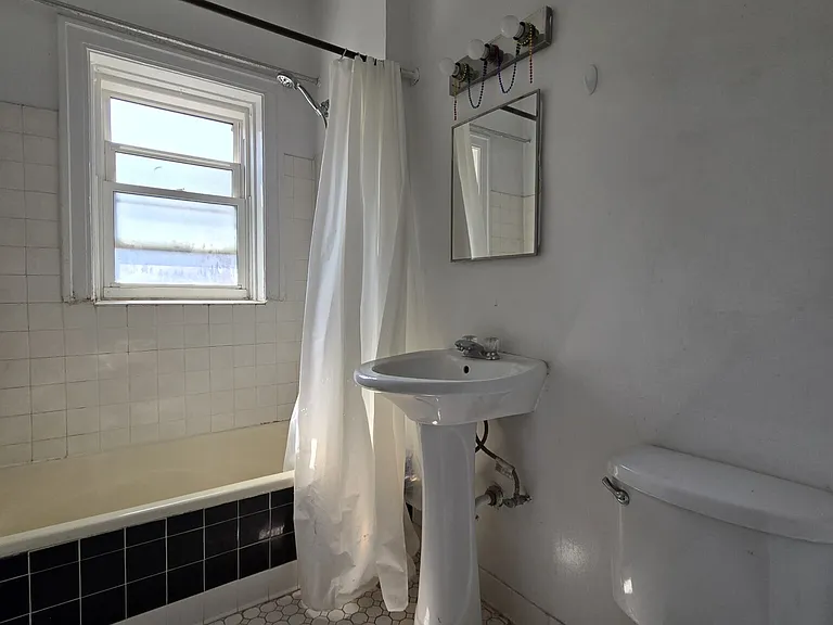 1364 W Estes Ave #2N — Photo 7