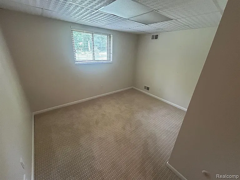24915 Lakeland St — Photo 12
