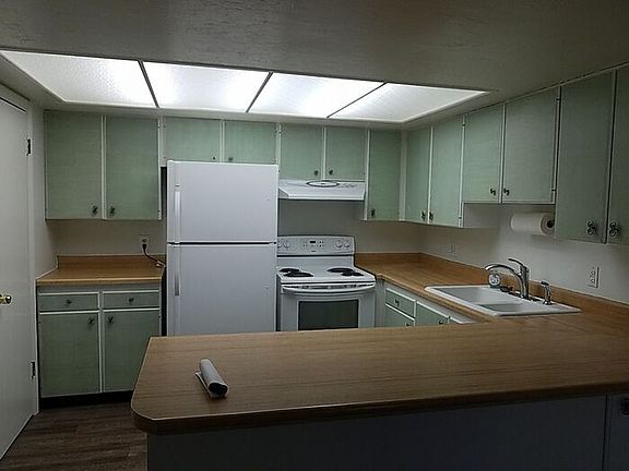 3rd image of 2916 Plumtree Dr #1B
