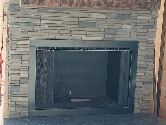 3rd image of 945 Ted Logsdon Rd