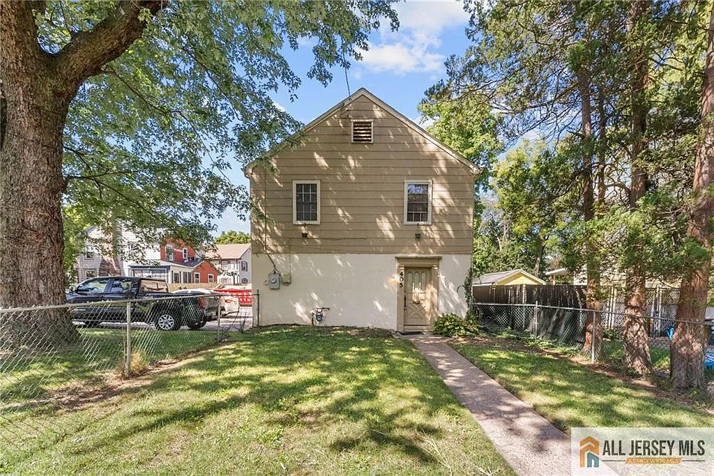 2 bed, 1.0 bath, 4360 sqft, $1,950 — Photo 1