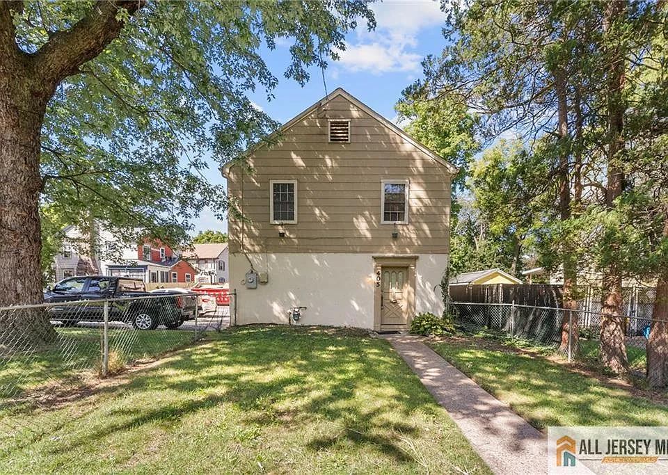 405 Maple Ave