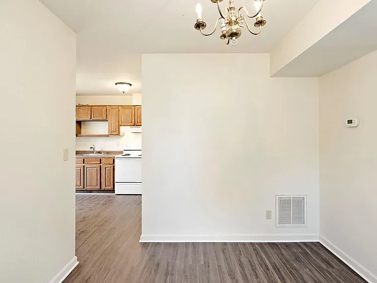 2455 Whitney Ct — Photo 6