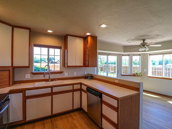 5th image of 577 Ravenwood Dr