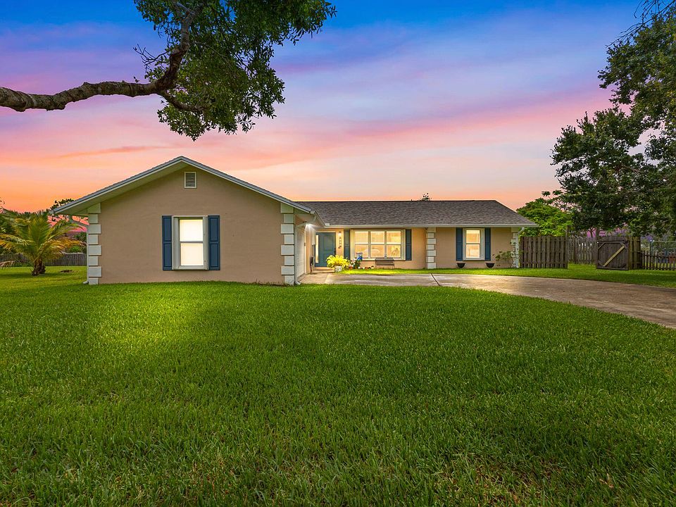 1st image of 105 Sandalwood Drive